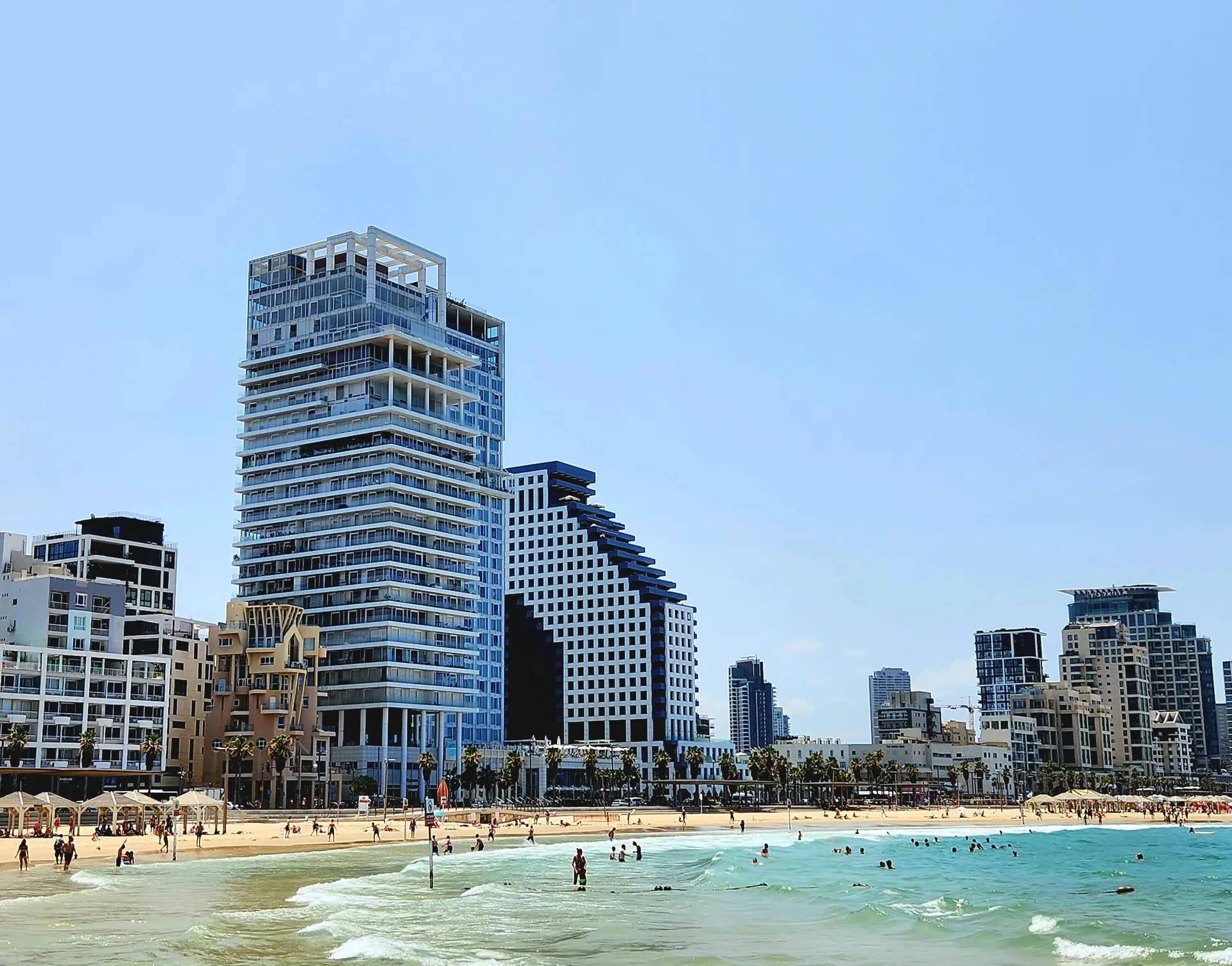 Penthouse Adjacent to the Kempinski Hotel, Tel Aviv Beachfront