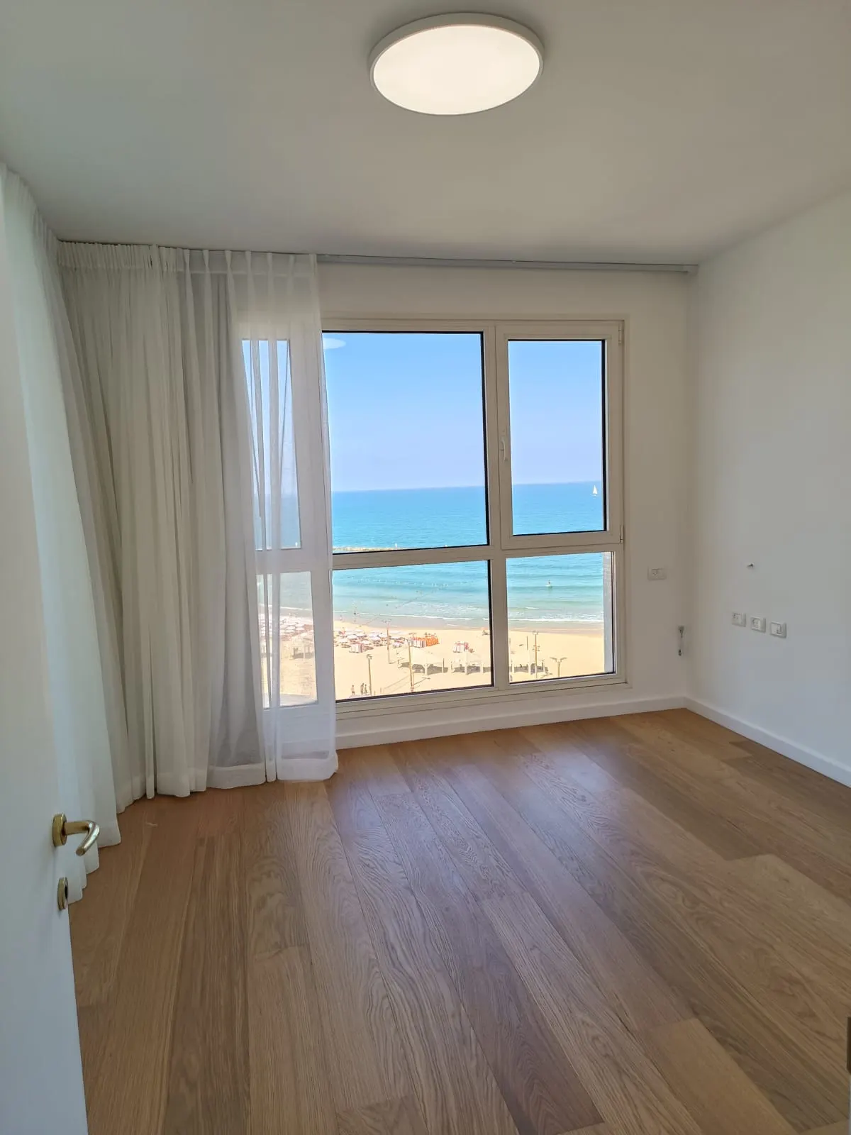 Beach front — photo 1 of 10