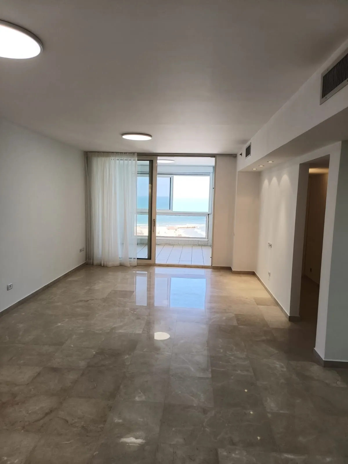 Beach front: photo 6 of 10
