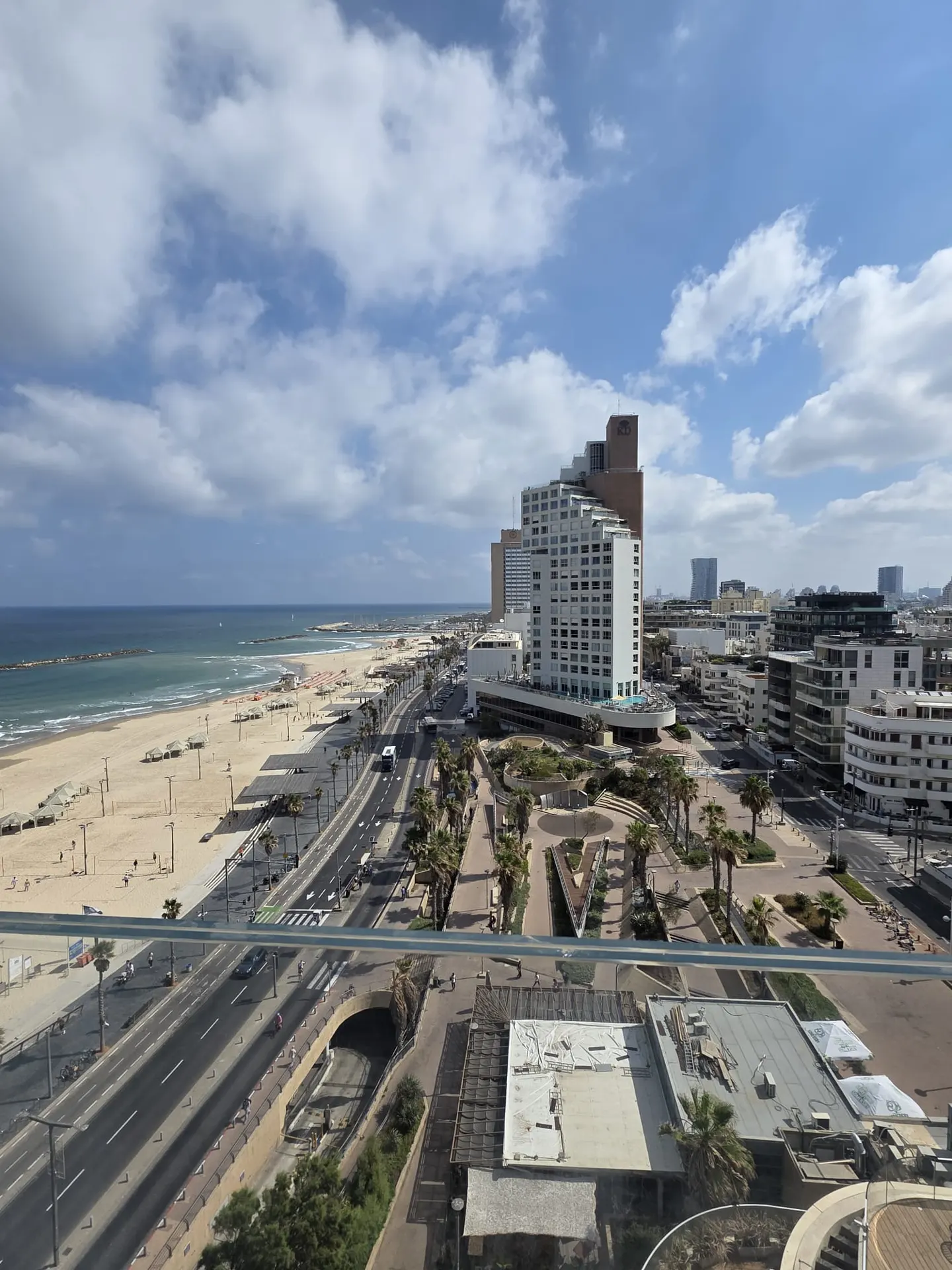 Renovated Beachfront Residence, Tel Aviv