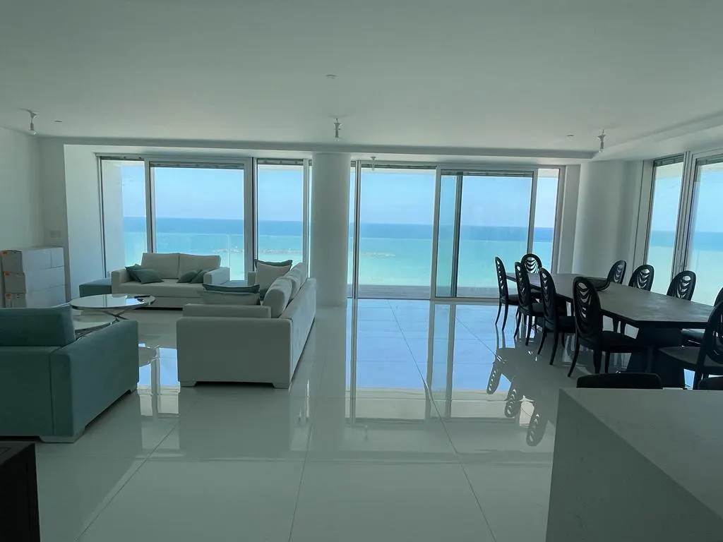 Beach front: photo 12 of 12